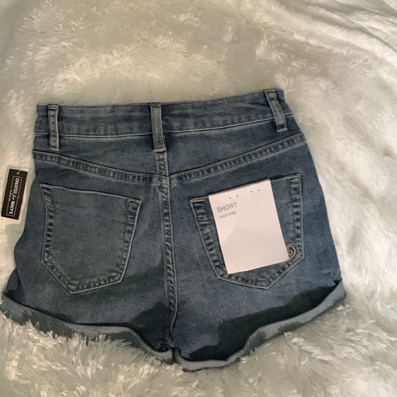 SHORTS - Picture 2 of 2